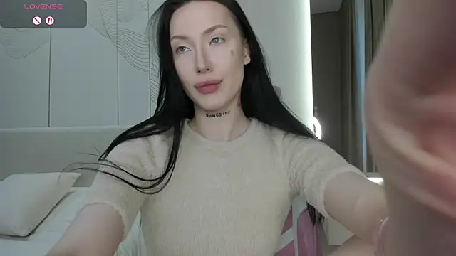 JenniferQueen11 online show from 06-10-26, 02:38