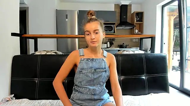 ElizSweet online show from 10-28-25, 08:18