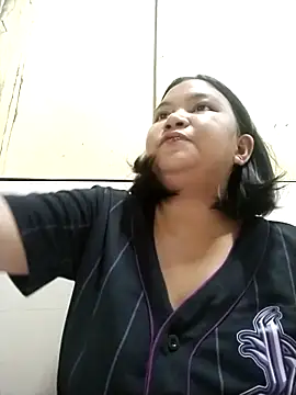 Snapshot of milkytitsmom4u chatting on 10-03-25, 02:30 milkytitsmom4u online show from 10-03-25, 02:30