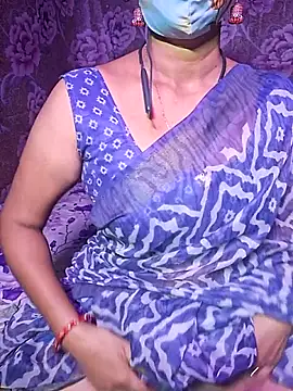 Snapshot of XBHUUME chatting on 10-04-25, 05:00 XBHUUME online show from 10-04-25, 05:00