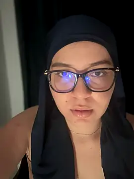 MatchedEyebrow online show from 11-21-25, 10:08