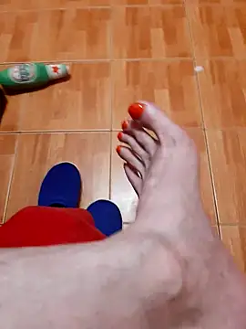 Snapshot of feet_toes chatting on 10-14-25, 08:20 feet toes online show from 10-14-25, 08:20