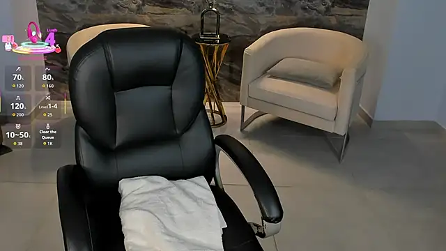 MadelineFox online show from 11-18-25, 09:03