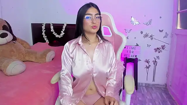 Snapshot of Blue_Petite chatting on 02-07-25, 03:41 Blue Petite online show from 02-07-25, 03:41