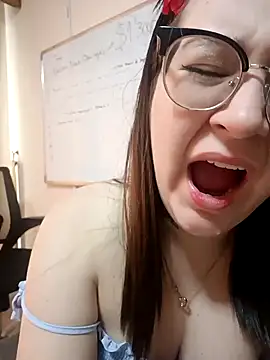 Snapshot of HunnyyLove chatting on 12-07-24, 04:47 HunnyyLove online show from 12-07-24, 04:47