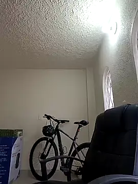 Snapshot of HunnyyLove chatting on 12-18-24, 08:57 HunnyyLove online show from 12-18-24, 08:57