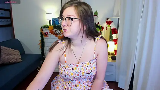 Snapshot of HunnyyLove chatting on 12-23-24, 03:33 HunnyyLove online show from 12-23-24, 03:33