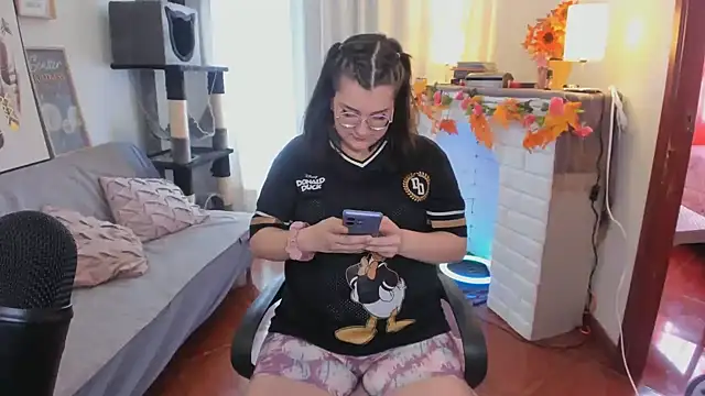 Snapshot of HunnyyLove chatting on 09-08-25, 04:39 HunnyyLove online show from 09-08-25, 04:39