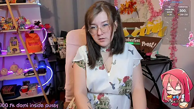 Snapshot of HunnyyLove chatting on 09-26-25, 04:11 HunnyyLove online show from 09-26-25, 04:11