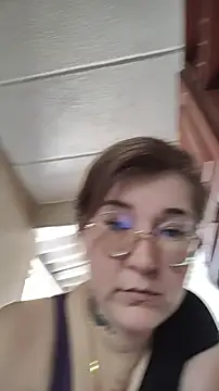 Snapshot of HunnyyLove chatting on 10-27-25, 04:44 HunnyyLove online show from 10-27-25, 04:44