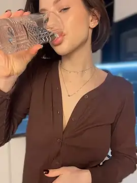 Snapshot of Camilla_Railian chatting on 01-04-25, 01:31 Camilla Railian online show from 01-04-25, 01:31