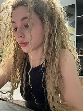 Snapshot of Camilla_Railian chatting on 01-27-25, 04:11 Camilla Railian online show from 01-27-25, 04:11