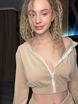 Snapshot of Camilla_Railian chatting on 01-30-25, 06:10 Camilla Railian online show from 01-30-25, 06:10