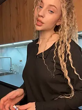 Snapshot of Camilla_Railian chatting on 02-01-25, 03:50 Camilla Railian online show from 02-01-25, 03:50