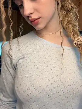 Snapshot of Camilla_Railian chatting on 02-06-25, 02:26 Camilla Railian online show from 02-06-25, 02:26