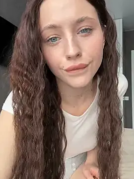 Snapshot of Camilla_Railian chatting on 03-12-25, 01:19 Camilla Railian online show from 03-12-25, 01:19