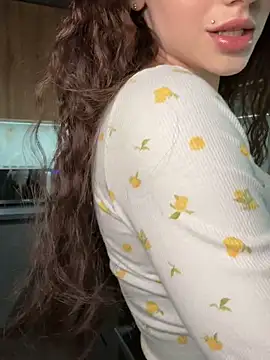 Snapshot of Camilla_Railian chatting on 03-12-25, 06:33 Camilla Railian online show from 03-12-25, 06:33