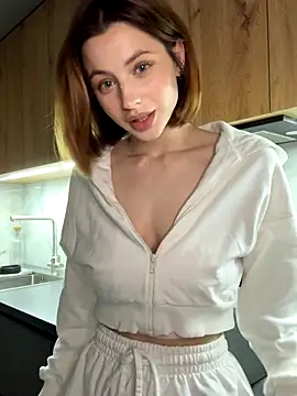 Snapshot of Camilla_Railian chatting on 09-16-25, 01:50 Camilla Railian online show from 09-16-25, 01:50