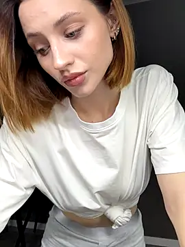 Snapshot of Camilla_Railian chatting on 09-21-25, 02:35 Camilla Railian online show from 09-21-25, 02:35