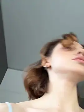 Snapshot of Camilla_Railian chatting on 10-25-25, 06:10 Camilla Railian online show from 10-25-25, 06:10