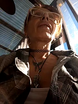 FrozenWaffle online show from 04-22-26, 02:51