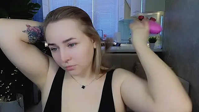 Mira Mermayd online show from 03-12-26, 01:34