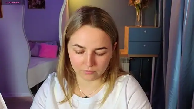 Mira Mermayd online show from 04-28-26, 02:27