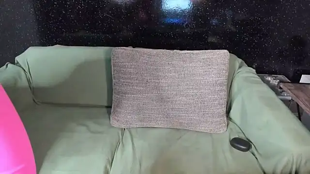 Snapshot of LondonBadGirl chatting on 03-07-25, 10:54 LondonBadGirl online show from 03-07-25, 10:54