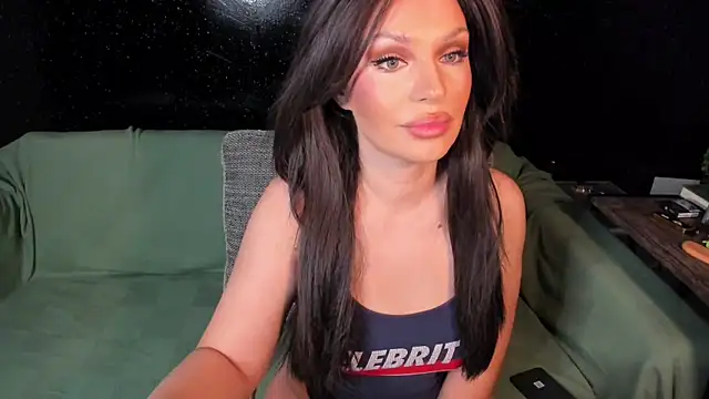 Snapshot of LondonBadGirl chatting on 03-12-25, 11:54 LondonBadGirl online show from 03-12-25, 11:54