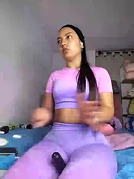 Snapshot of amycute_ chatting on 01-18-25, 12:24 amycute online show from 01-18-25, 12:24