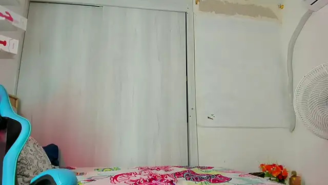 Lunastar02 online show from 10-12-25, 04:28