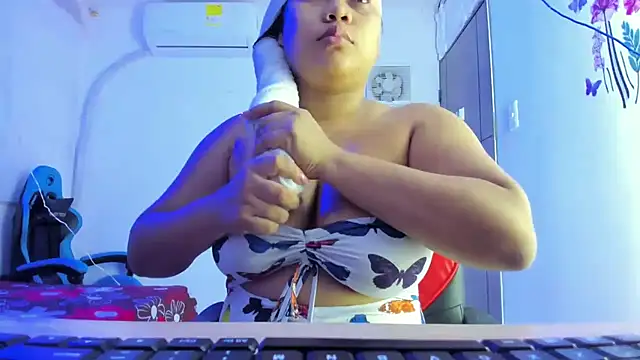 Lunastar02 online show from 02-05-26, 07:18