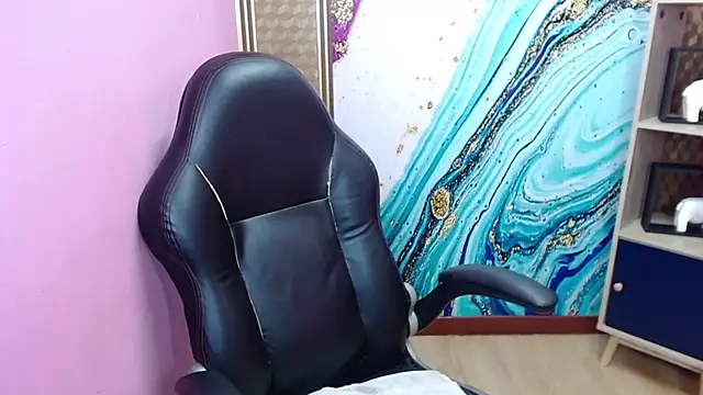 Snapshot of Amy_Ronan chatting on 11-05-25, 04:07 Amy Ronan online show from 11-05-25, 04:07