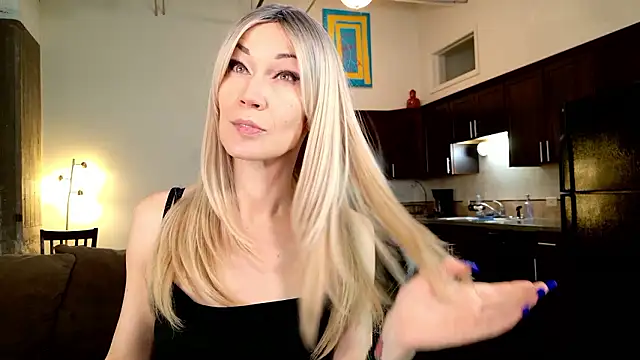 Snapshot of EveEnigma chatting on 12-05-24, 01:17 EveEnigma online show from 12-05-24, 01:17