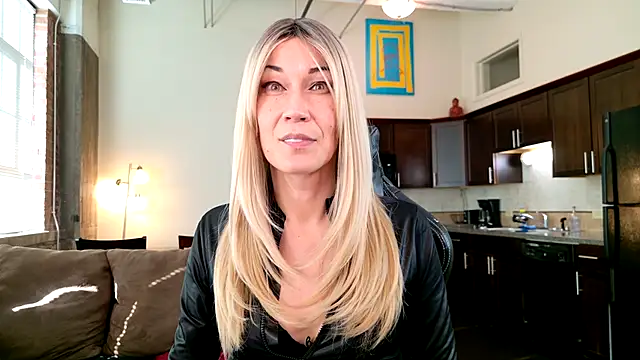 Snapshot of EveEnigma chatting on 01-08-25, 05:26 EveEnigma online show from 01-08-25, 05:26