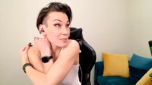 Snapshot of EveEnigma chatting on 01-28-25, 07:53 EveEnigma online show from 01-28-25, 07:53