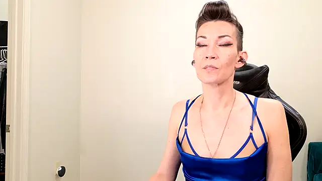 Snapshot of EveEnigma chatting on 02-06-25, 06:02 EveEnigma online show from 02-06-25, 06:02