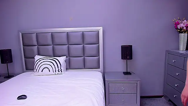 HellennSweet online show from 10-22-25, 04:46