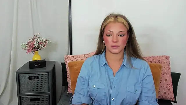 LilyBlondee online show from 07-10-26, 05:23
