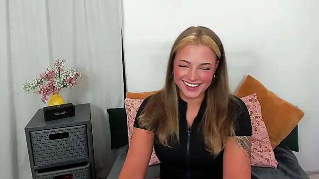 LilyBlondee online show from 07-15-26, 05:23