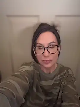 Snapshot of Fiona_Kent_ chatting on 12-20-24, 02:08 Fiona Kent online show from 12-20-24, 02:08