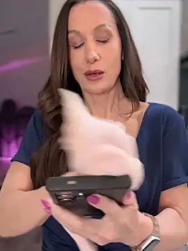 Snapshot of Fiona_Kent_ chatting on 02-19-25, 12:35 Fiona Kent online show from 02-19-25, 12:35