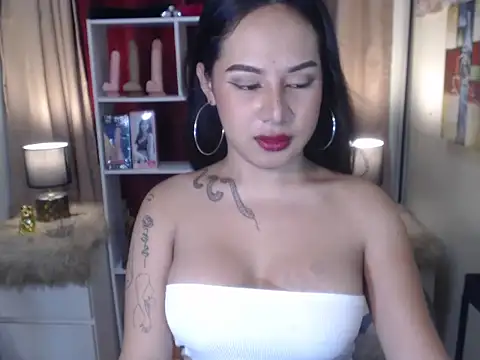 Snapshot of FrancineGarcia chatting on 07-18-26, 04:44 FrancineGarcia online show from 07-18-26, 04:44
