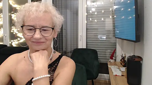 Snapshot of Hot_Ann52 chatting on 12-16-24, 05:43 Hot Ann52 online show from 12-16-24, 05:43