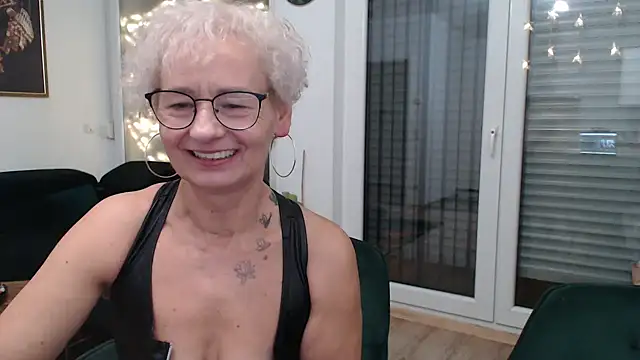 Snapshot of Hot_Ann52 chatting on 12-19-24, 06:01 Hot Ann52 online show from 12-19-24, 06:01