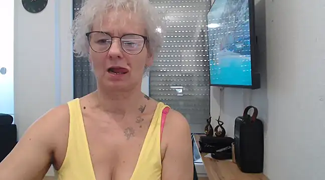 Snapshot of Hot_Ann52 chatting on 02-04-25, 09:49 Hot Ann52 online show from 02-04-25, 09:49