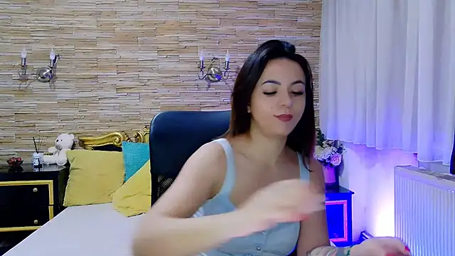 PlayfulElla online show from 02-18-25, 11:44