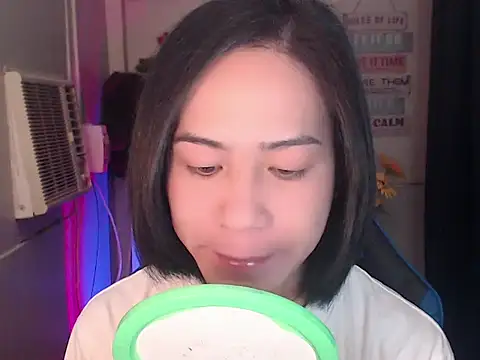 Snapshot of Lemonadexxx chatting on 11-24-25, 03:56 Lemonadexxx online show from 11-24-25, 03:56