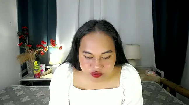 Snapshot of bettina_love chatting on 12-11-24, 01:17 bettina love online show from 12-11-24, 01:17