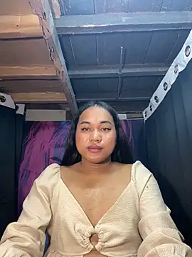 Snapshot of bettina_love chatting on 11-14-25, 08:02 bettina love online show from 11-14-25, 08:02